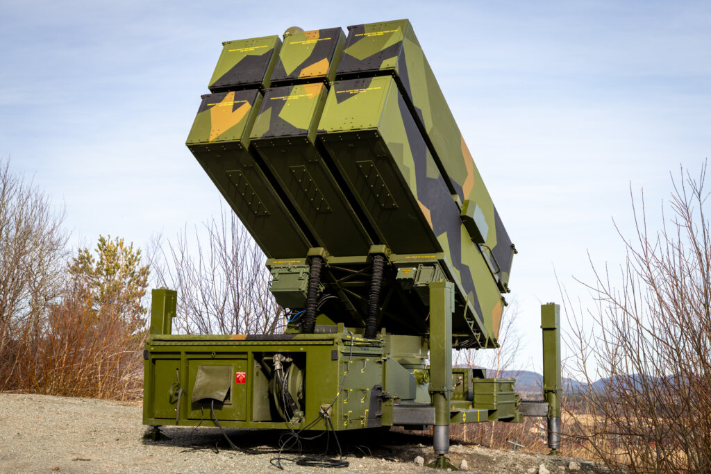 NASAMS launcher fremstilt på mediedag på Ørland under Cold Respons.