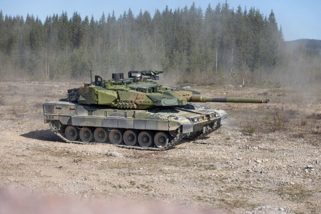 Hærens nye stridsvogn Leopard 2A8 NO vises frem på Rena leir.